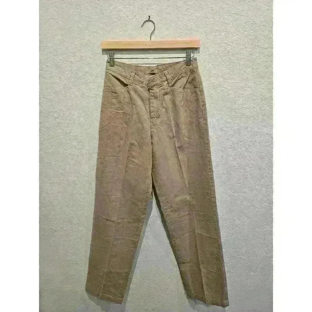 Lee pleaded khaki pant. Vintage size 6.